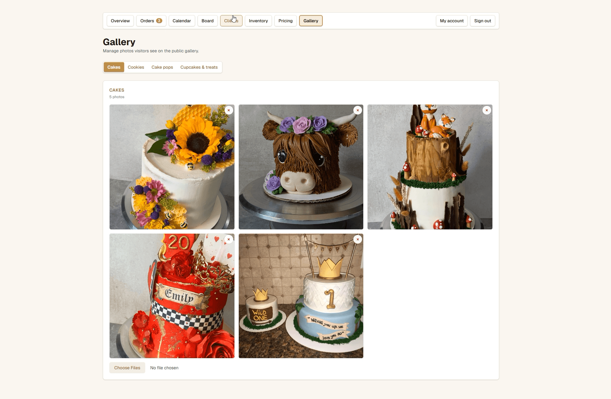 Owner gallery management view with categorized cake photos and upload and removal controls